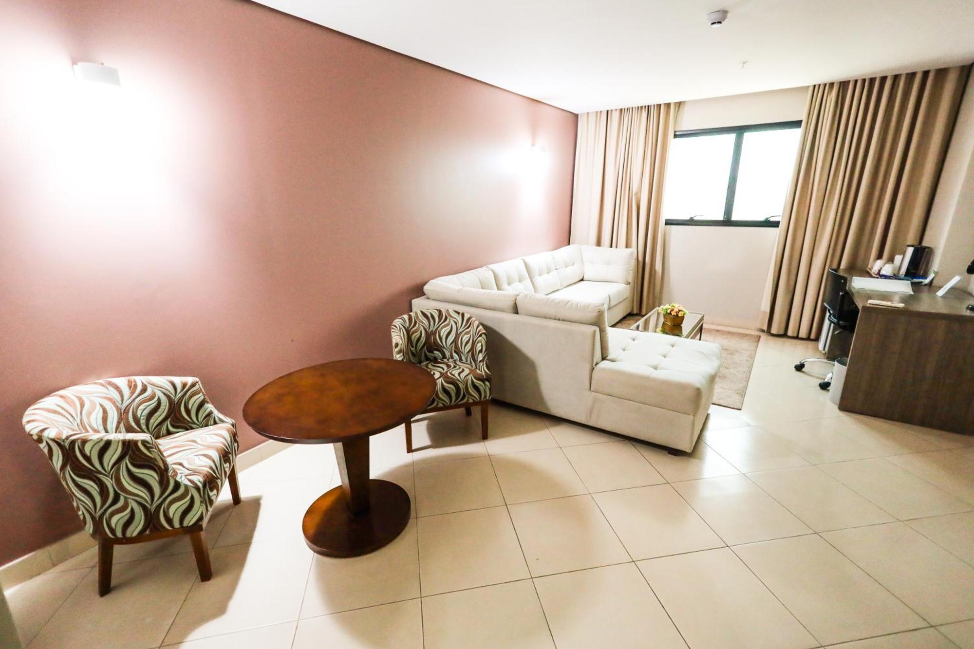 Hotel Inter Cuiaba Eksteriør billede A living room